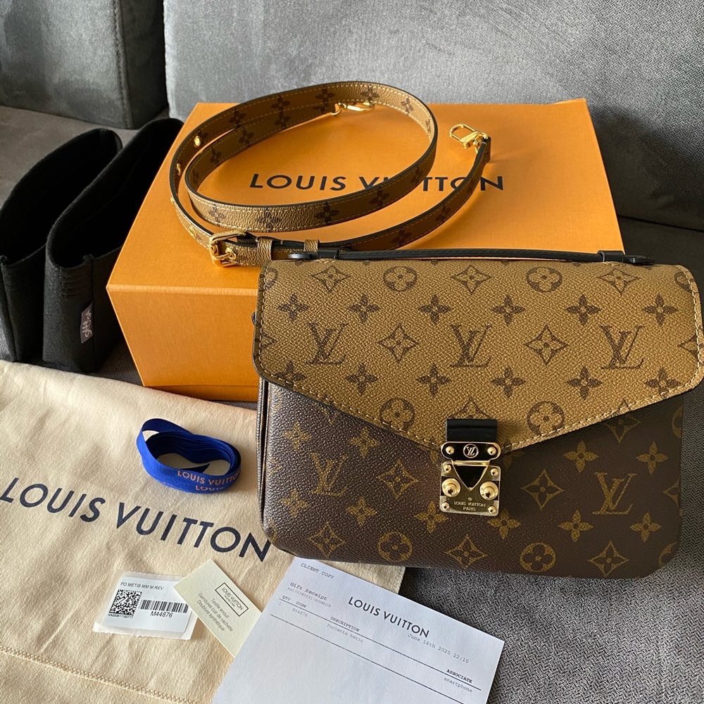 SOLD❣️ Louis Vuitton Pochette Metis Reverse